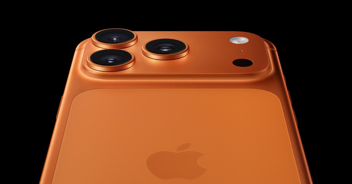 A professional video recording interface on an iPhone 17 Pro displaying 4K Apple Log settings.