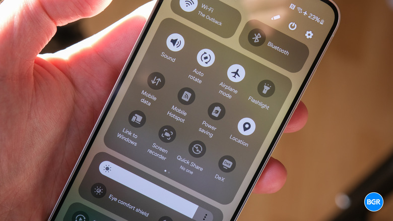 Samsung Galaxy S24 screen showing the One UI 6 interface and settings.