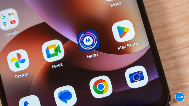 Android 16 interface and app icons displayed on the Moto G Power (2026).