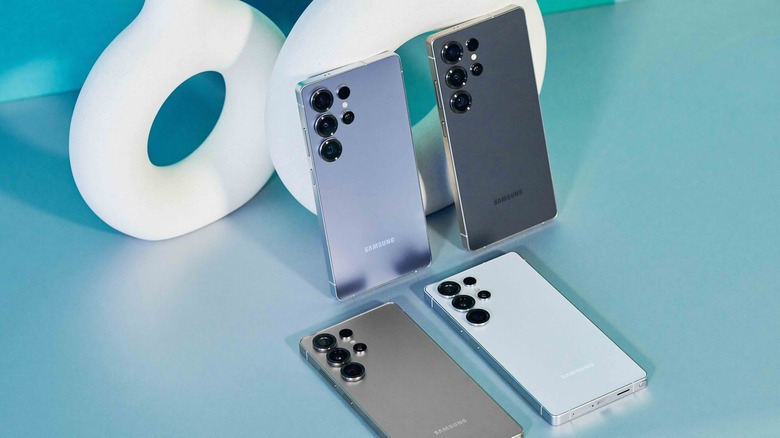 Samsung Galaxy S25 Ultra in various color options.