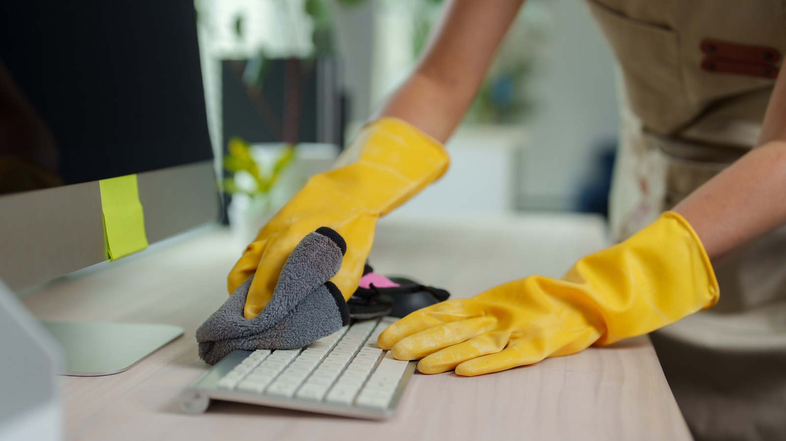 Keyboard Cleaning Guide: How to Sanitize Safely