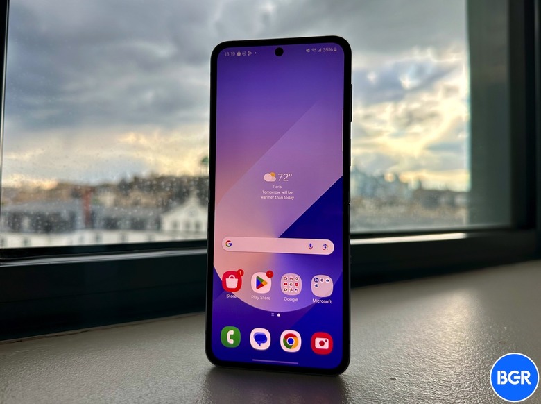 High-resolution product shot of the Galaxy Z Flip 6 used for detailed review evaluation.