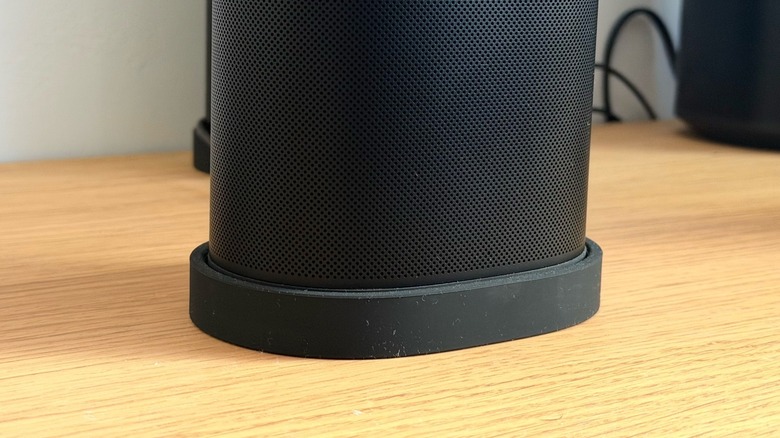 The Sonos Play speaker resting on its magnetic charging dock.