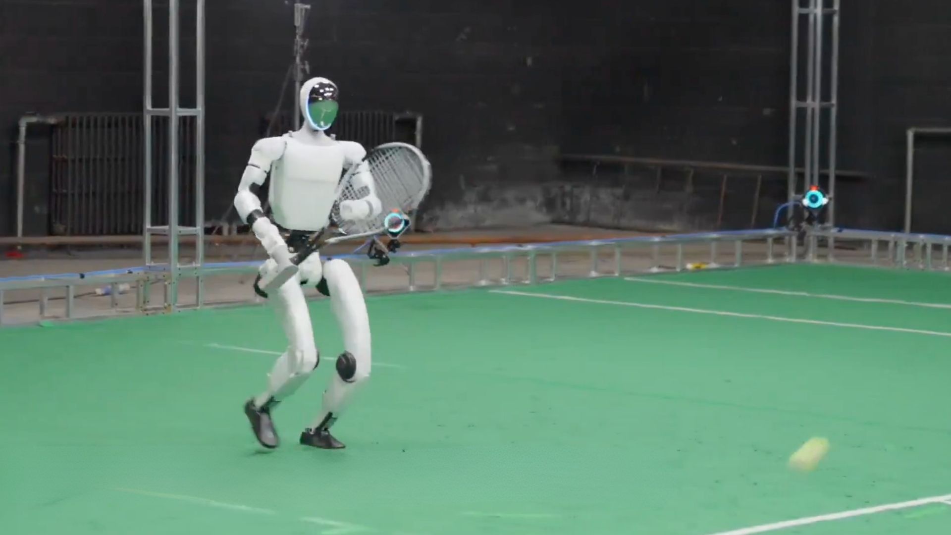 Close-up of the Unitree G1 humanoid robot executing a forehand swing on a tennis court.