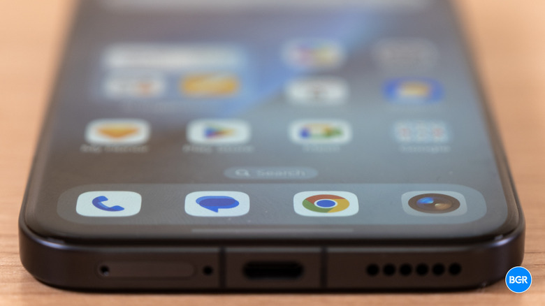 The user interface and icons of MagicOS on the Honor Magic8 Pro display.