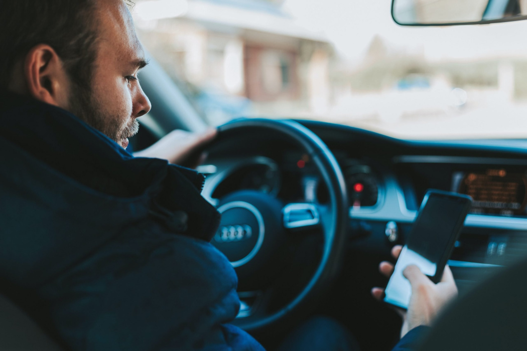 Hands-Free Driving: Navigation Risks and Safety Guide