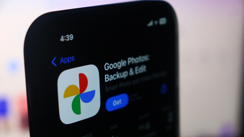 A smartphone displaying the Google Photos app download screen.